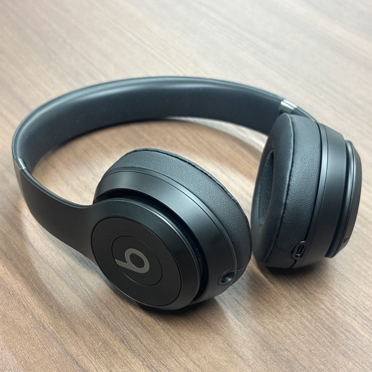 中古・美品・新品同様】Beats Solo 4 オンイヤーワイヤレス