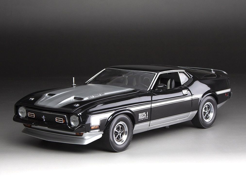 1|18 フォード マスタング MACH 1 1971 黒