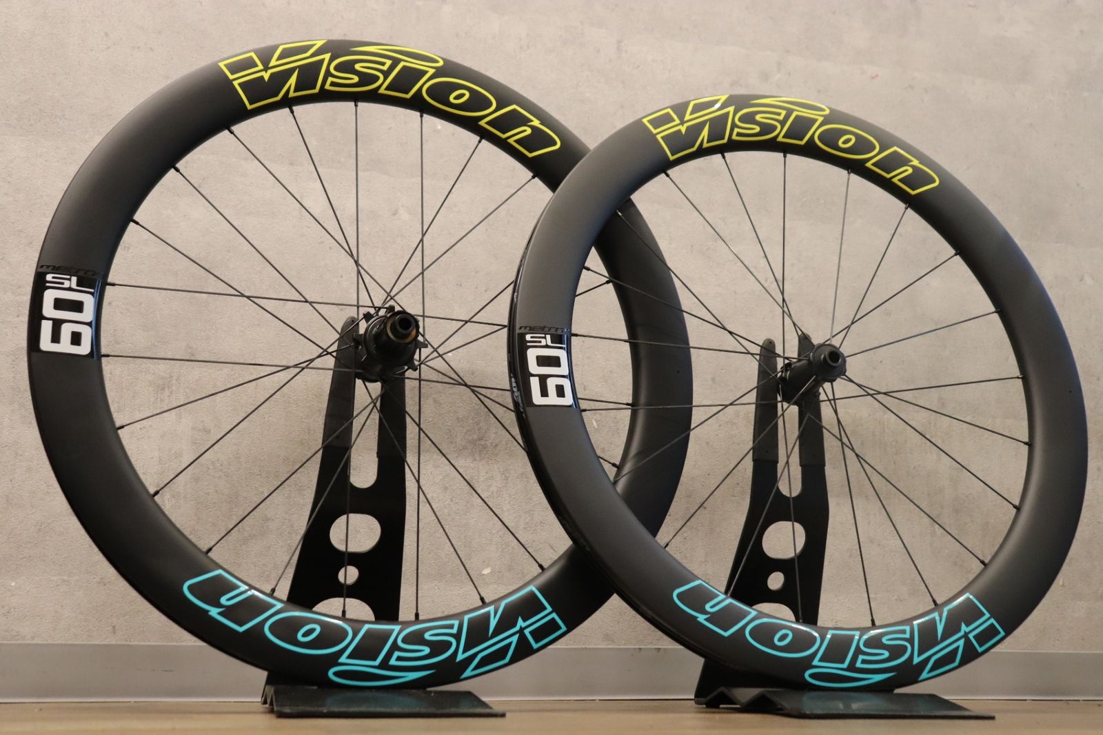 VISION メトロン カーボンホイール 80mm リム チューブラー 11速 VISION ( ヴィジョン ) ロードバイク用ホイール(リムブレーキ用