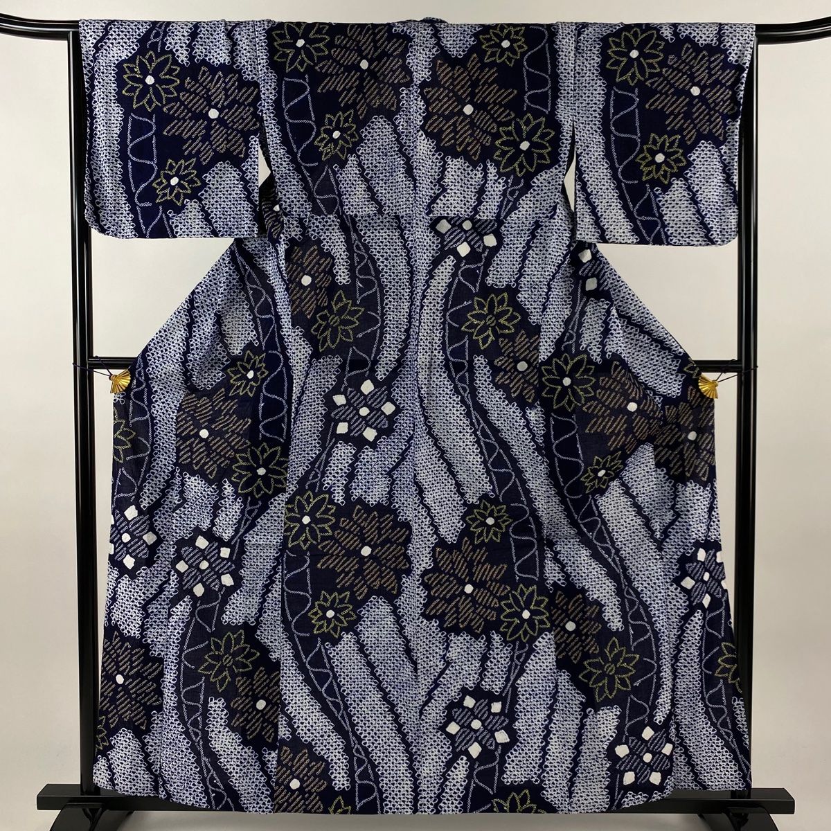 浴衣 身丈160cm 裄丈66.5cm M 絞り浴衣 花 絞り 紺色 綿 名品