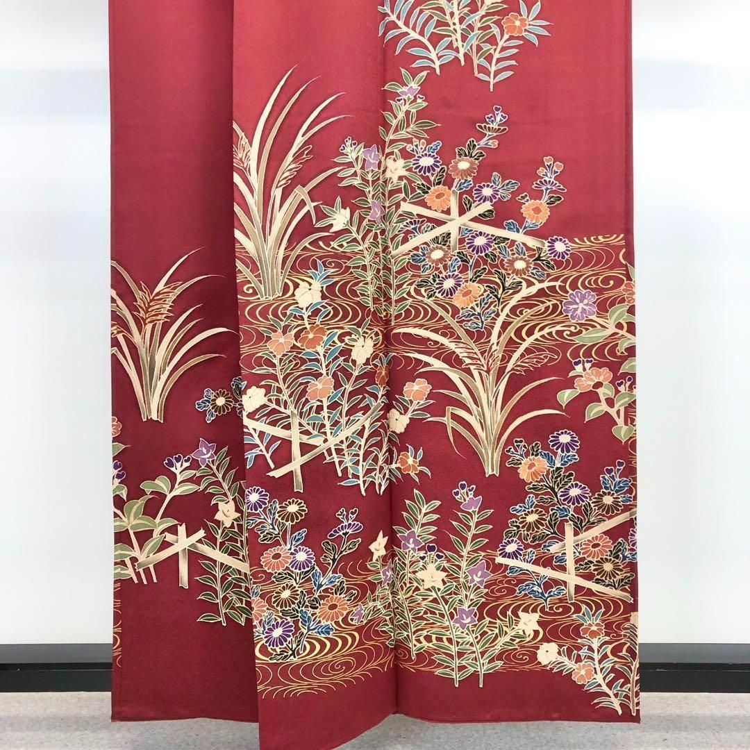 ☆ 付下げ 花草模様 菊 桔梗 金彩 刺繍 海老色 K-3656 付下げ 花草模様 菊 桔梗 金彩 刺繍 海老色 オンライン K-3656