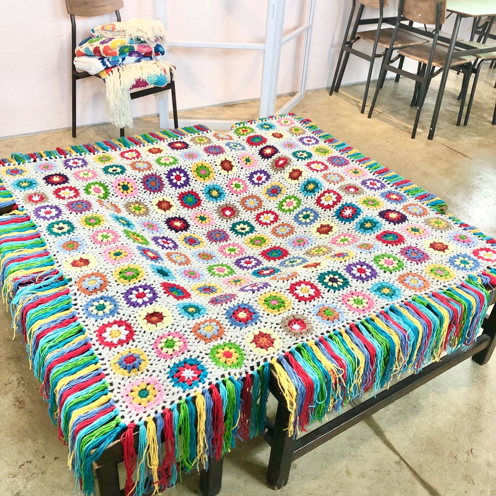 カラフル 花 ハンドメイド モチーフ編み ニットラグフリンジ