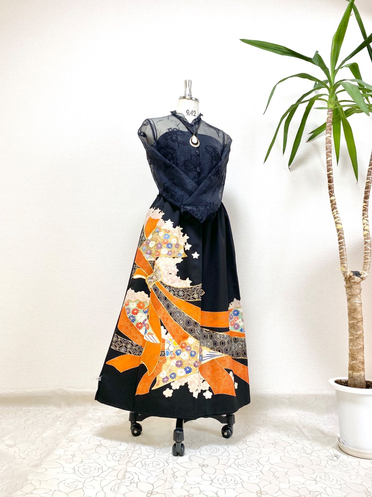 大人可愛いセレブ着物スカートフリーサイズ1点物黒留袖着物リメイクウエストゴムロングスカートフリーサイズ送料込みハンドメイドNO.5765