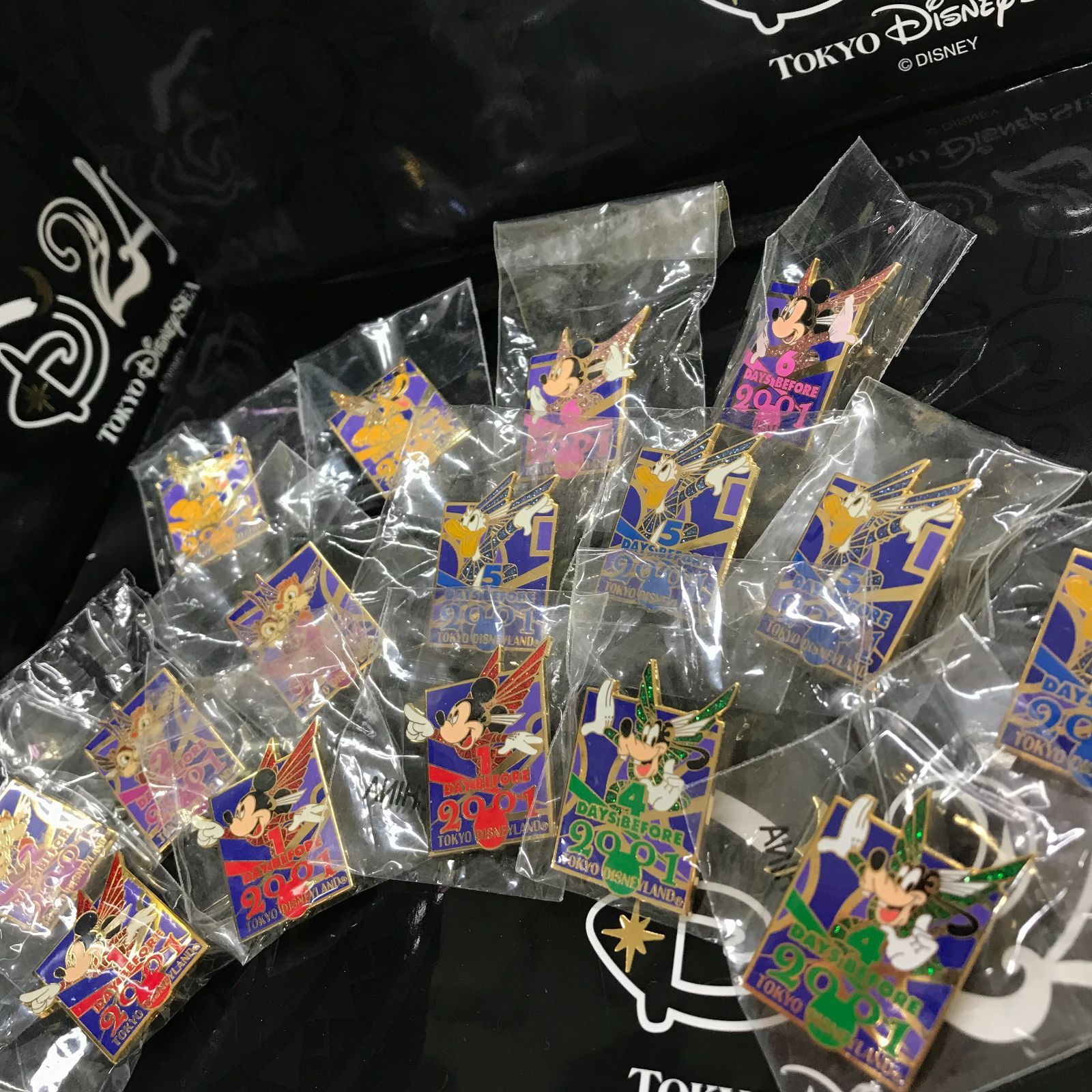 東京ディズニーランド 2001年 カウントダウン ピンバッジ セット 2000年から2001年 カウントダウン 東京ディズニーランド 配布