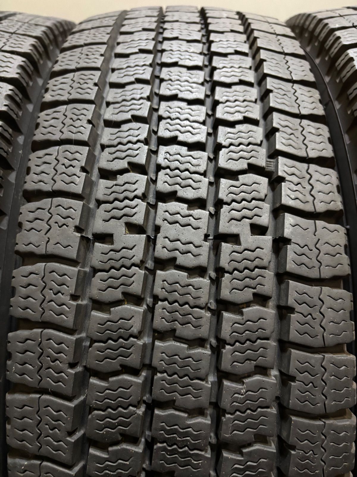 TOYO DELVEX M935 195/85R15 113/111N LT 15インチ ライトトラック用