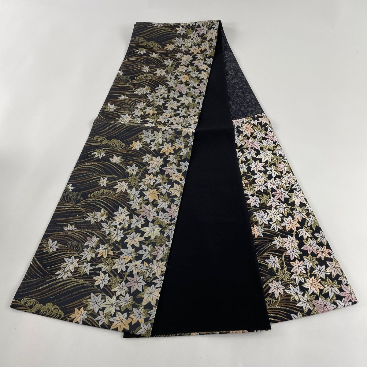 袋帯 美品 逸品 紬地 龍 波 箔 黒 六通 正絹 中古