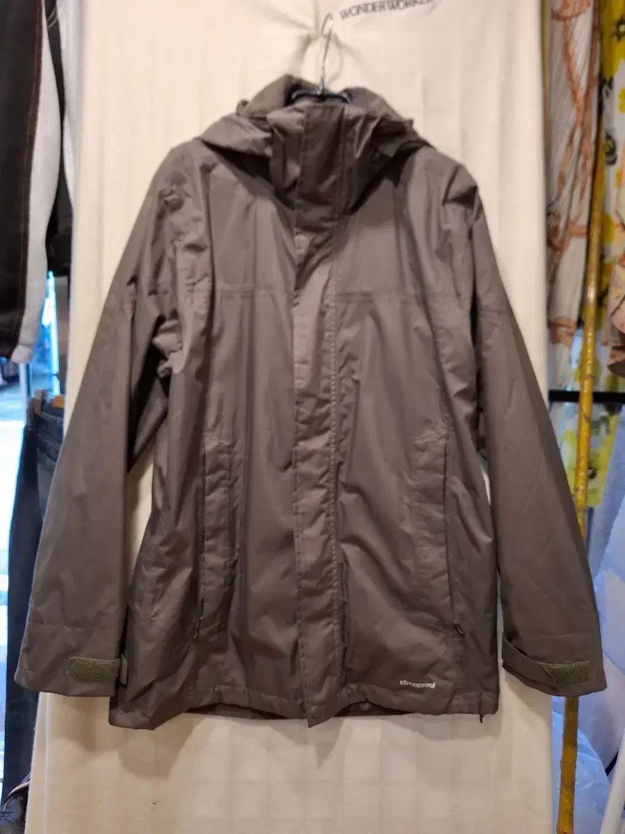 アディダス clima proof フード ジャケット