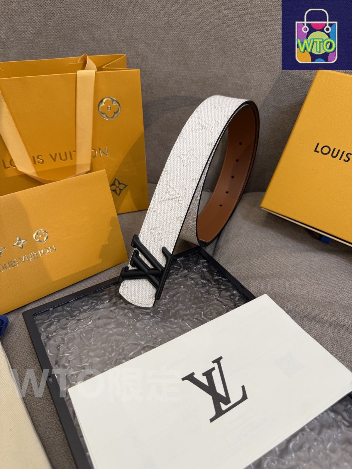 今日WTO】Louis Vuitton ルイヴィトン Dimension リバーシブル