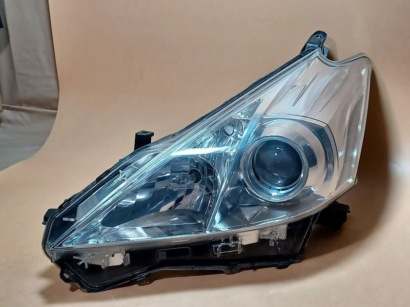 車 コーティング済 プリウスα ZVW41W 右ヘッドランプ・ヘッドライト S