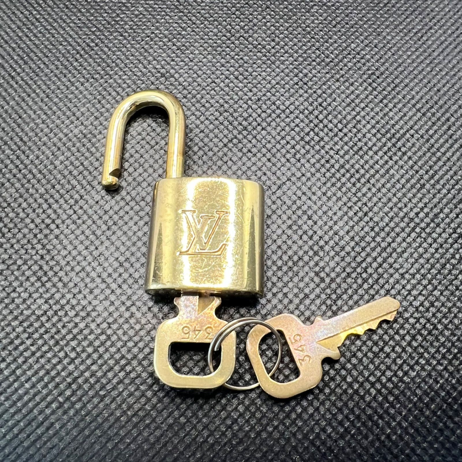 ✴︎345番✴︎ LOUIS VUITTON ルイヴィトン カデナ パドック ✴︎345番✴︎ LOUIS VUITTON ルイヴィトン カデナ パドック