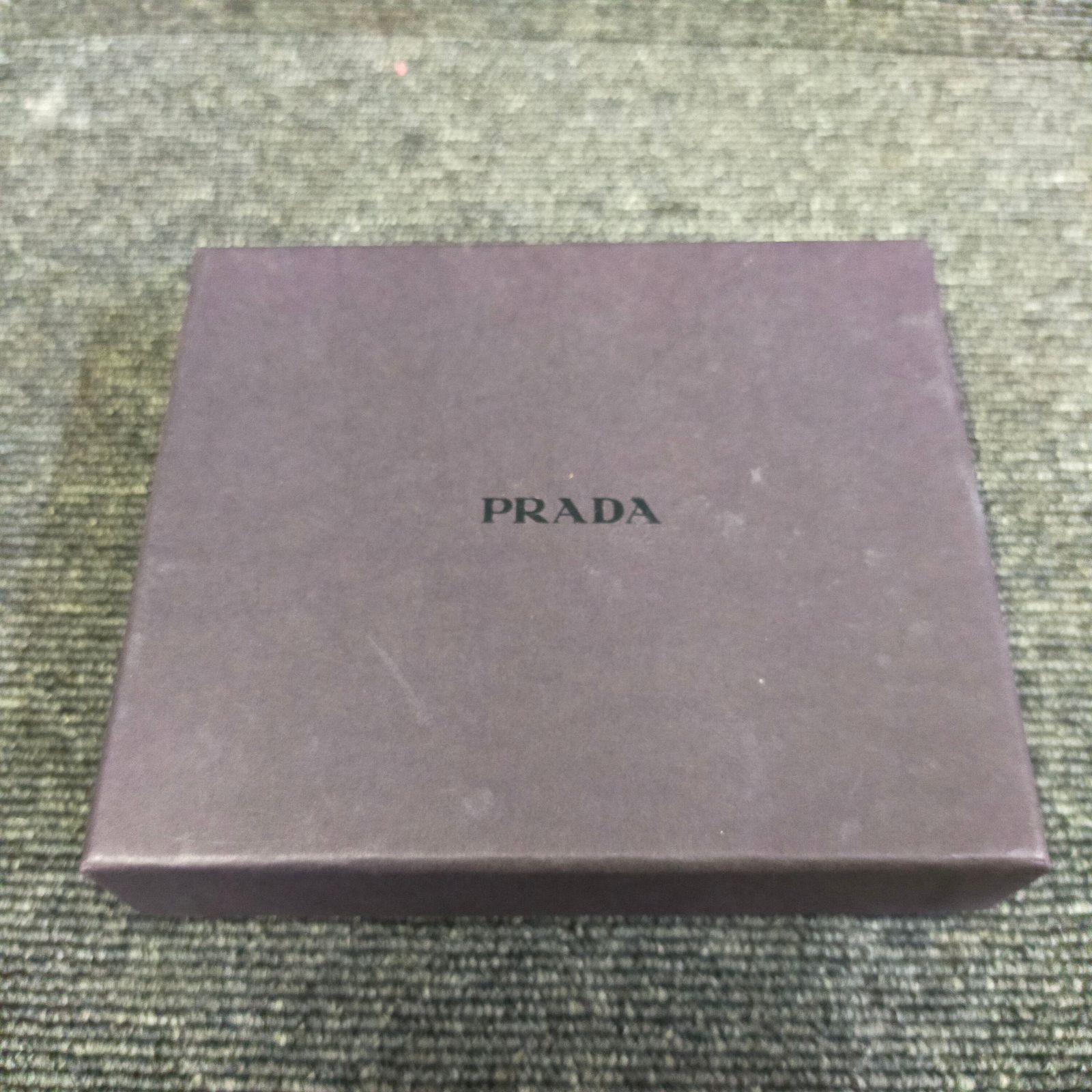PRADA プラダ　新品未使用　財布　ギャランティカード　& 　ボックス　付属 プラダのギャランティーカードについて。正規品と商品保証カード