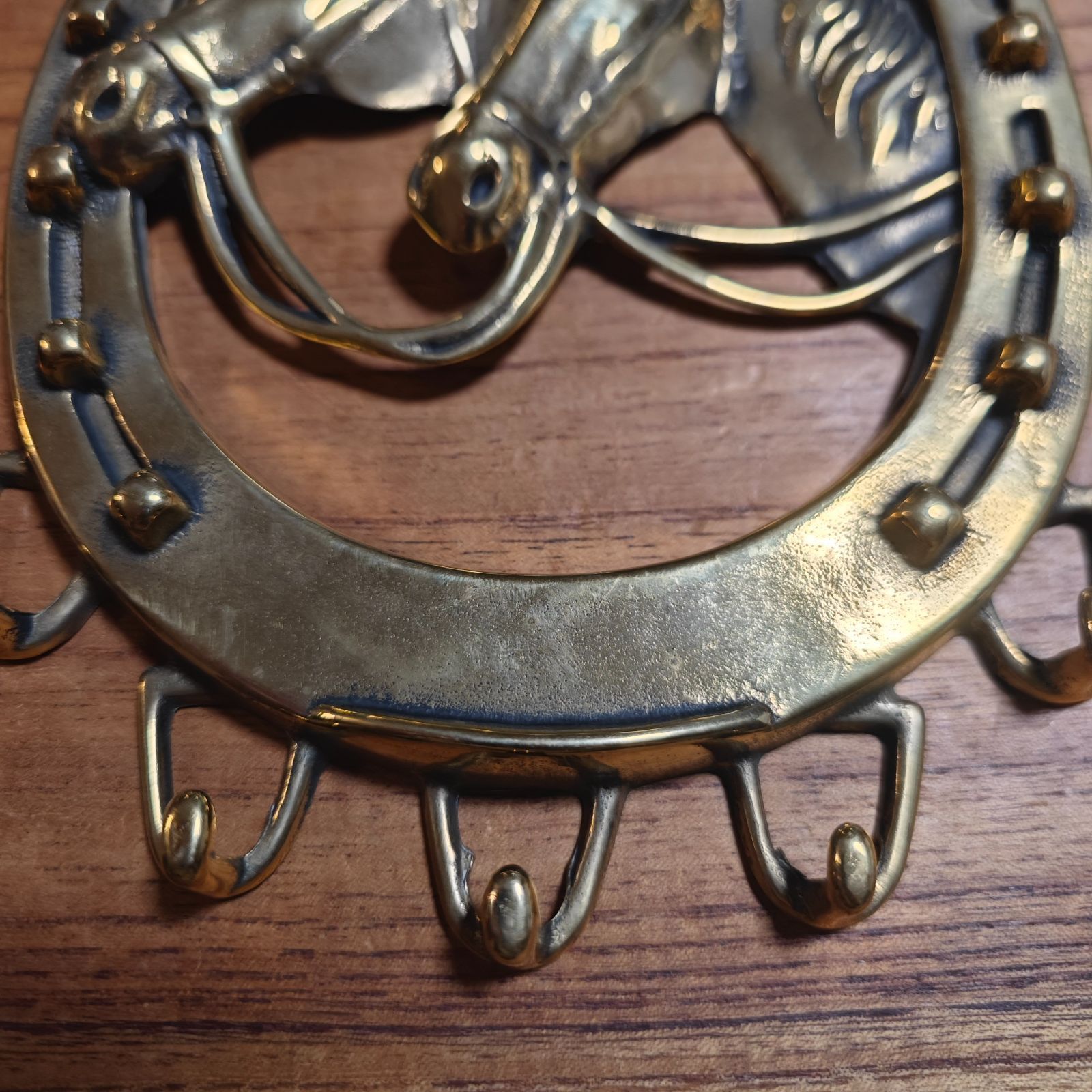 【美品】ビンテージ　馬　競馬　真鍮　壁掛け　置物　インテリア　工芸品　A1607 馬 真鍮 壁掛け 美品】ビンテージ馬競馬真鍮壁掛け置物