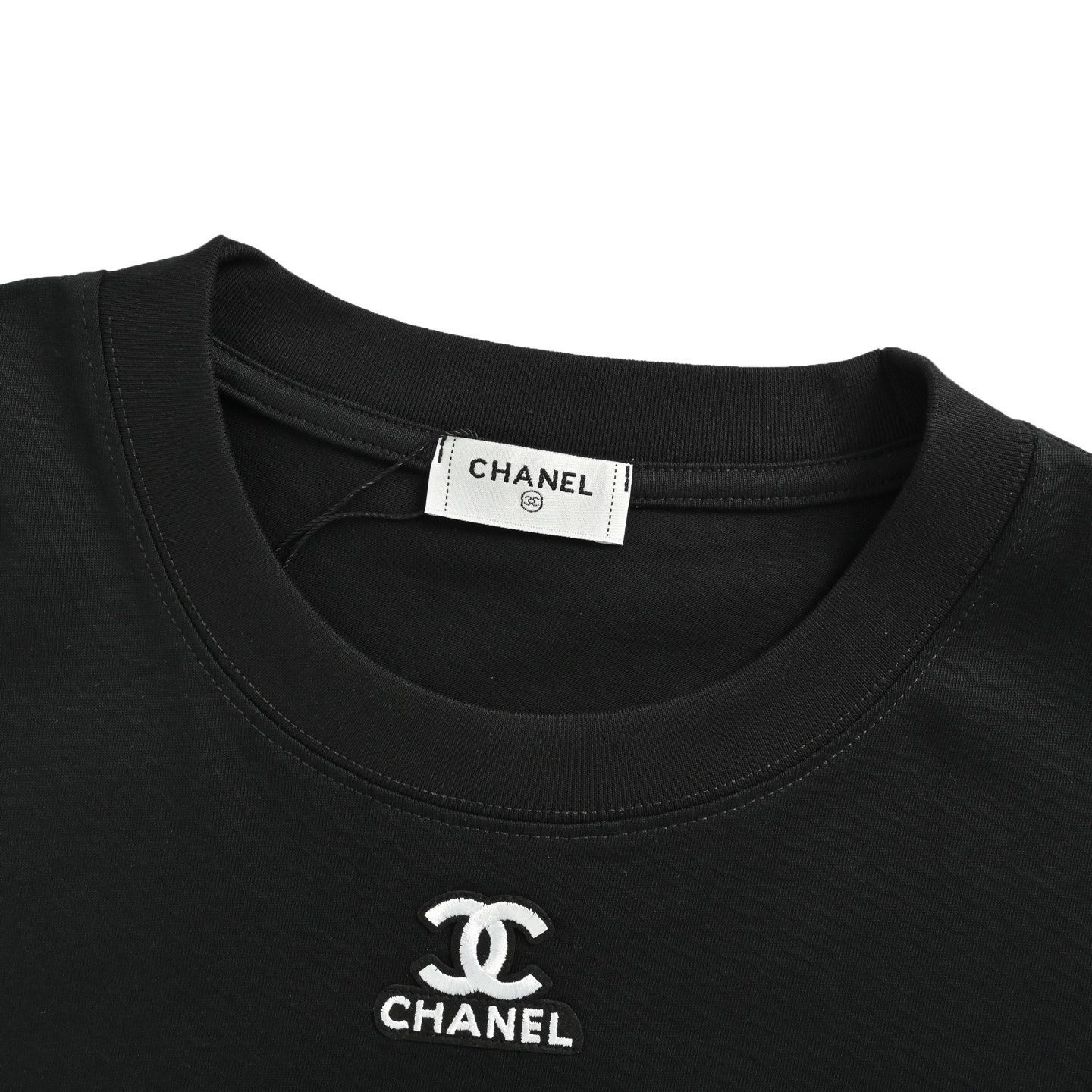 360度おしゃれが叶う★【CHANEL】25ss ロゴTシャツ 今日特価】CHANEL 25ss グレーロゴプリント T シャツ-2 - メルカリ