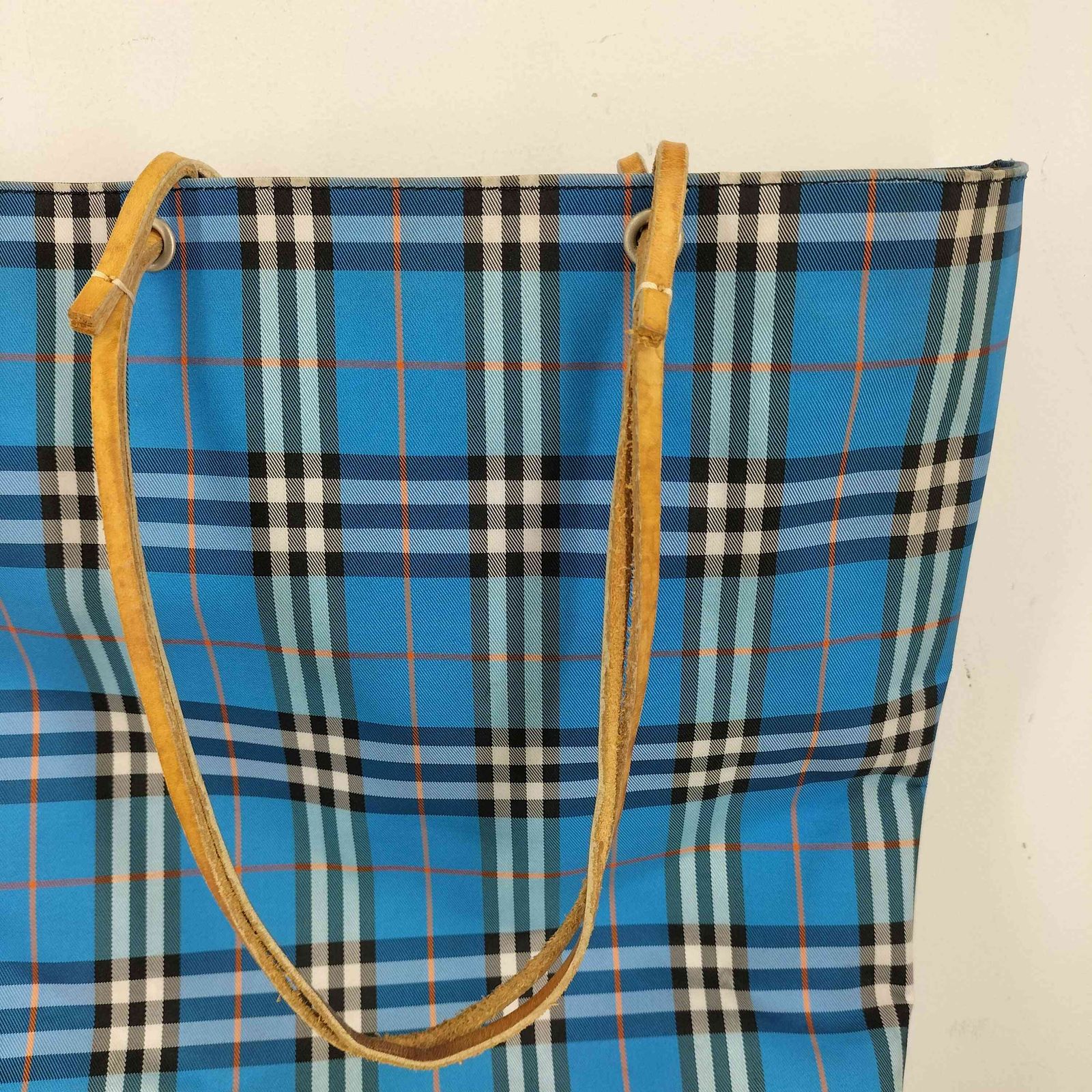 Burberry バーバリー　ノバチェック　ハンドバッグ　レアカラー　青系 BURBERRY バーバリー ノバチェック 舟形 ミニ ハンドバッグ