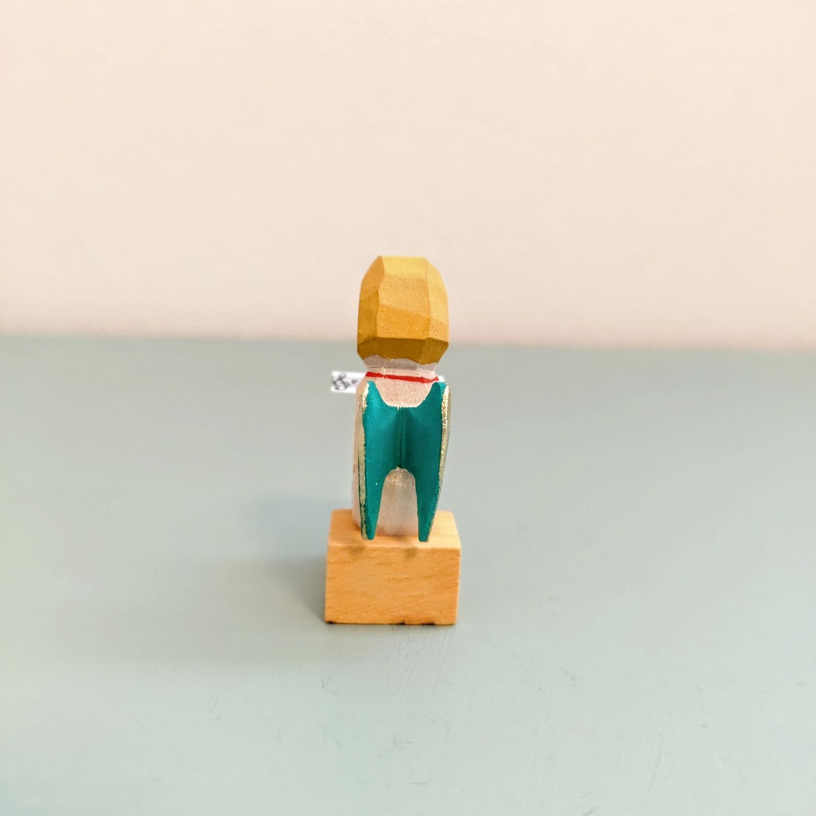 ドイツ ヘルビッヒ工房 座って歌う天使 Red ドイツ工芸品 木製 ヘルビッヒ工房 彫刻