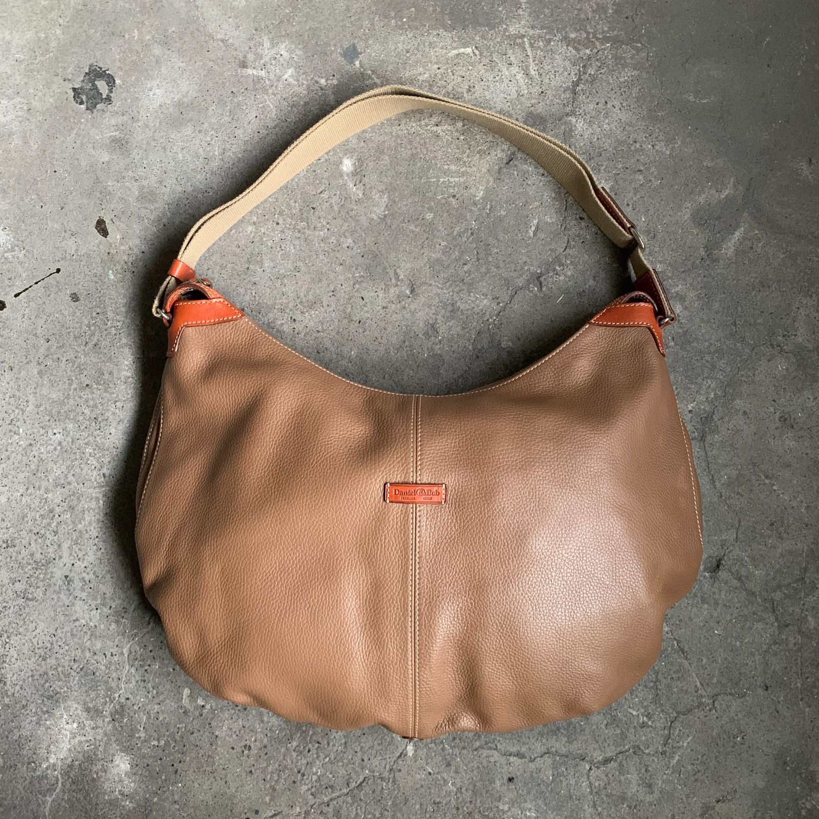 Daniel&Bob x TOMORROWLAND 別注 ショルダーバッグ レザー シボ Daniel&Bob x TOMORROWLAND 別注 ショルダーバッグ レザー シボ