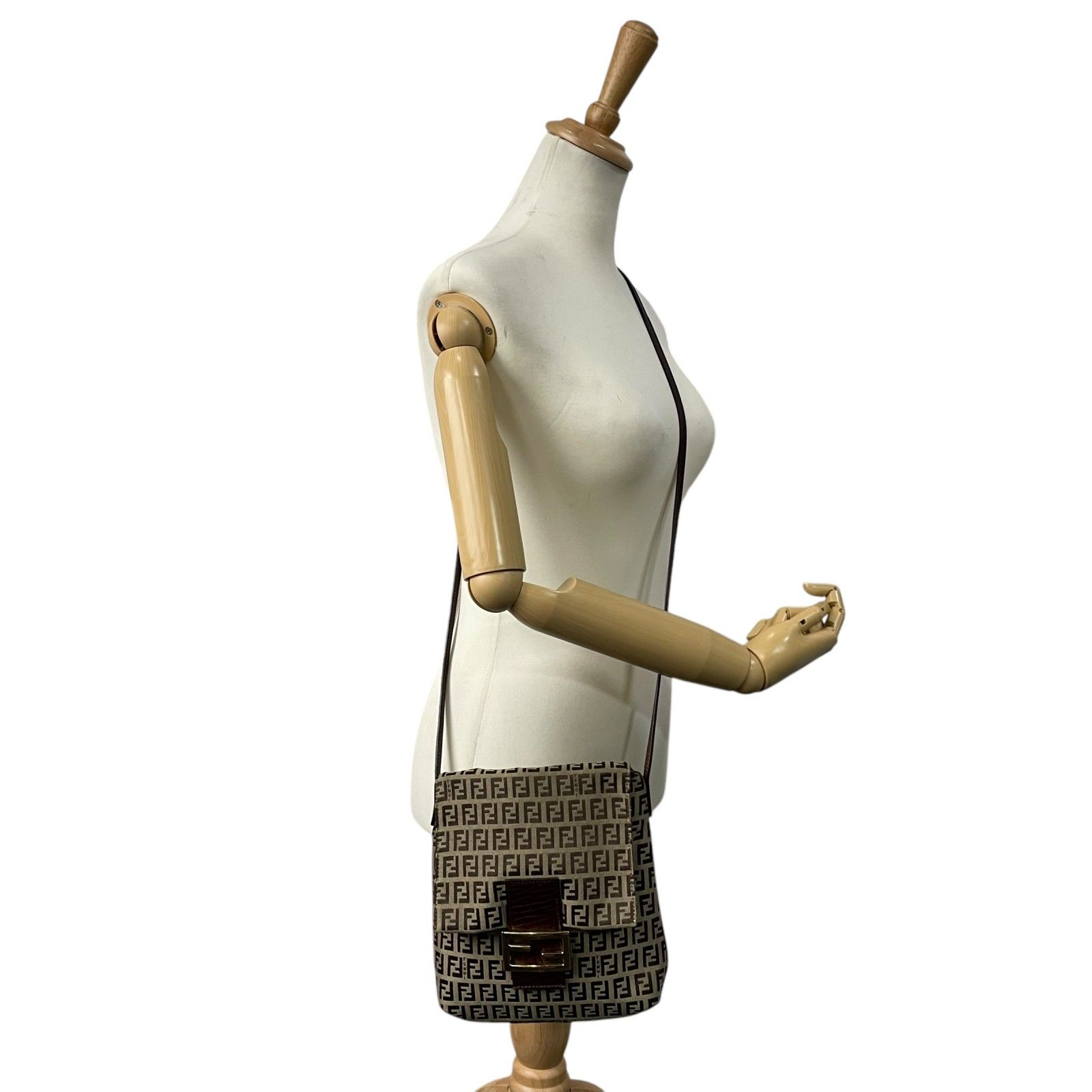 FENDI フェンディ