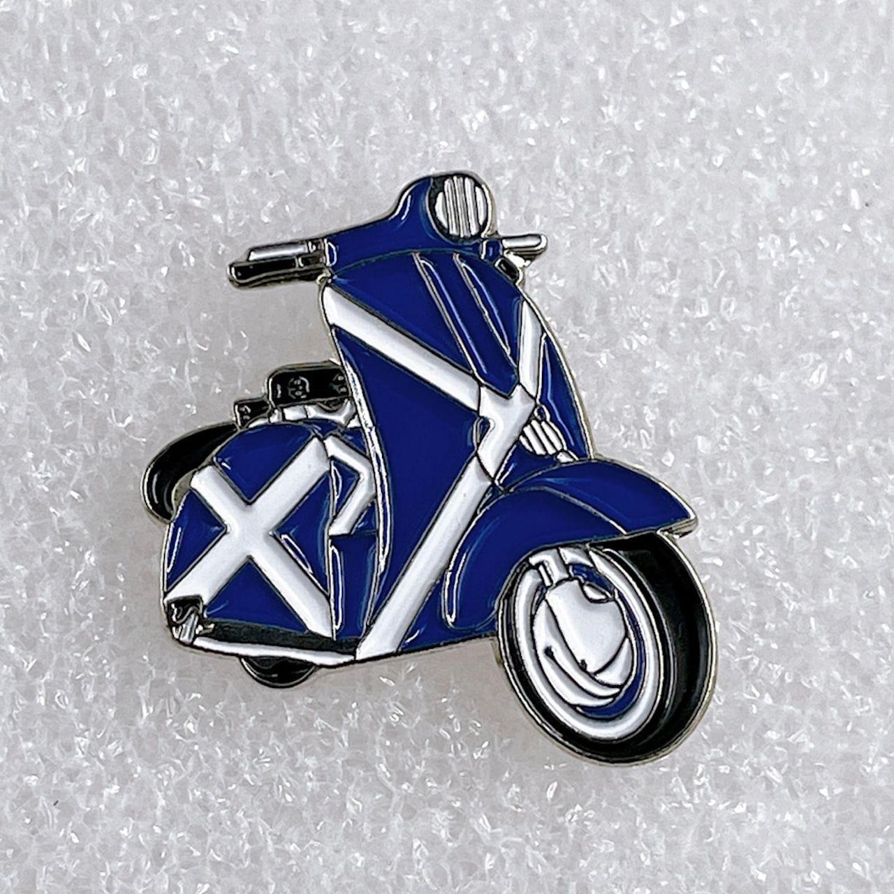 カーバッジ ENGLAND国章　'60s英国製　ベスパ　ランブレッタ　モッズ lambretta #vespa #mods #scooter #1960s #sixties #car #bike