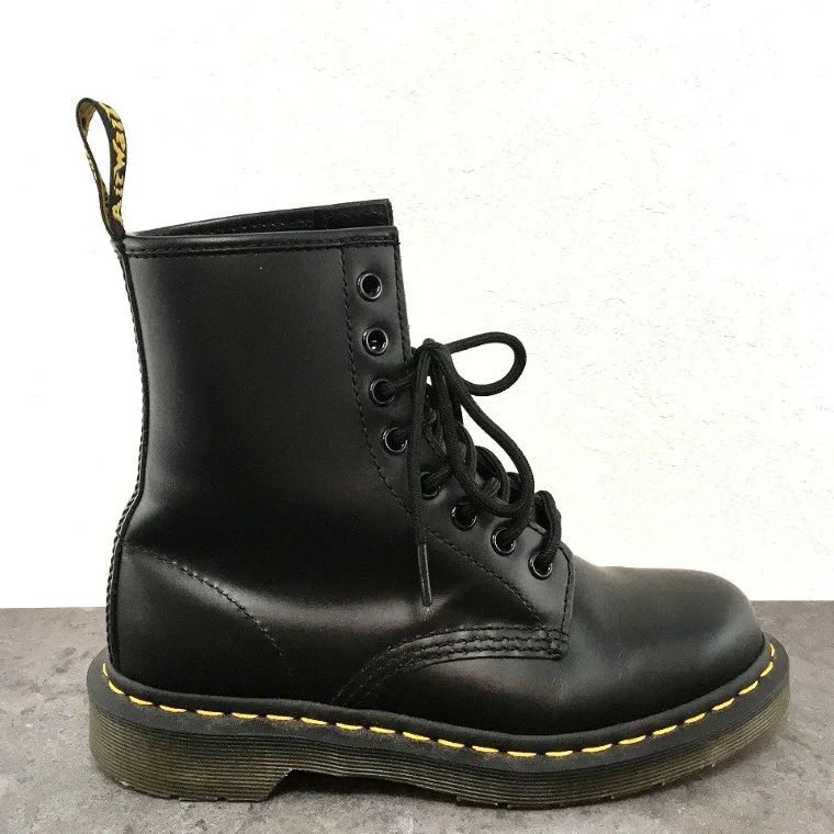 即購入OK！極美品Dr. Martens ブラックブーツ 4 US M 送料込み！ 美品 Dr.Marten 8ホール ブーツ UK4 US5 ブラック