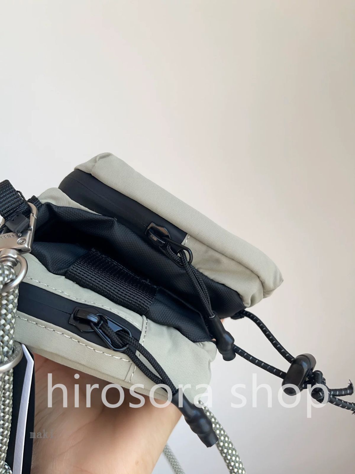新品 Topologie ボトルサコッシュ ラージ(ストラップ付き 新品 Topologie ボトルサコッシュ ラージ(ストラップ付き