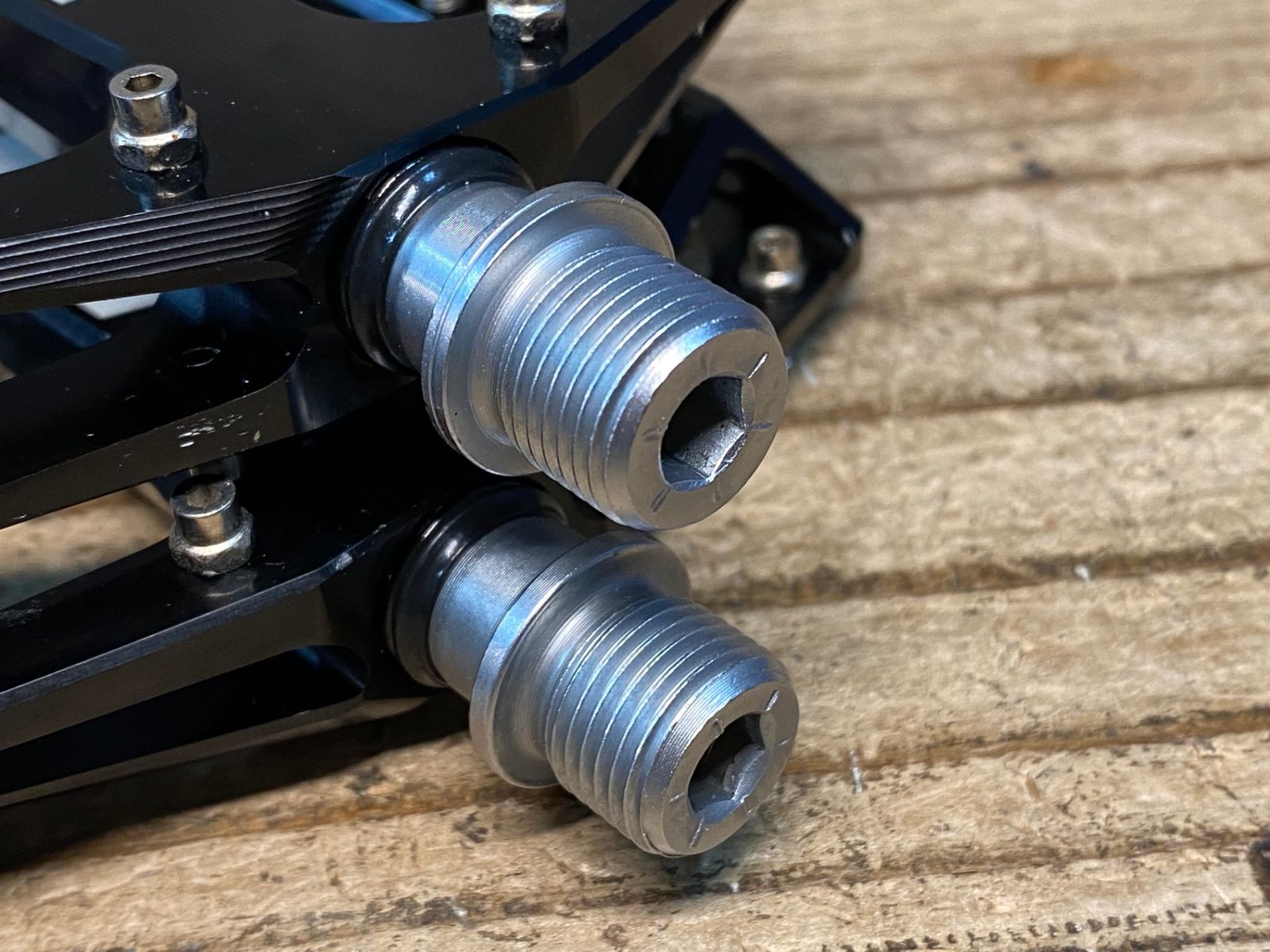 VAULT フラットペダル