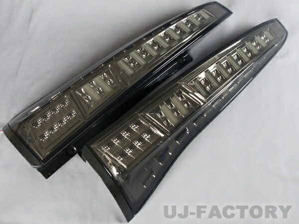 【代引不可】フルLEDテールランプ・チューブタイプ　日産　セレナ C26　クロームスモークCOLIN/シャーク NT26SER-3LTB-SC-02 NI3-641