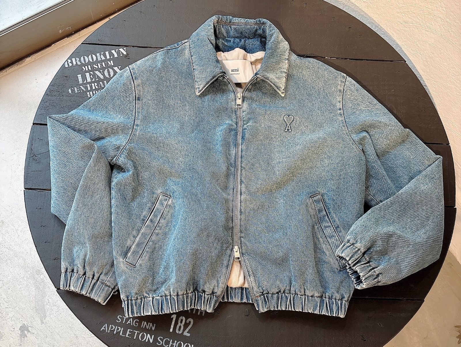 【国内即発】AMI PARIS AMI DE COEUR デニム ジップジャケット 新品】AMI PARIS AMI DE COEUR デニムジップジャケット - メルカリ