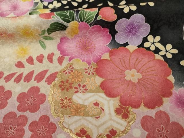 【華やか】⭐️金彩振袖⭐️縮緬⭐️雪輪重ね文様⭐️ 華やか】⭐️金彩振袖⭐️縮緬⭐️雪輪重ね文様⭐️