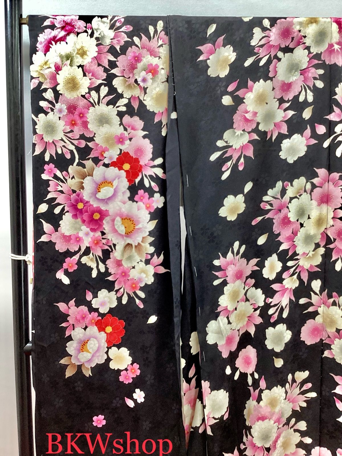 振袖未仕立て品 正絹 黒地に花柄 振袖未仕立て品 正絹 黒地に花柄 未