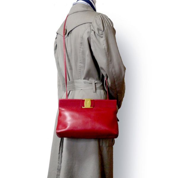 Salvatore Ferragamo Vara総革2WAYショルダーバッグ 赤 - メルカリ