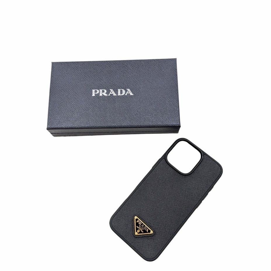 美品 PRADA プラダ 1ZH199 サフィアーノレザー iPhone 16 Pro