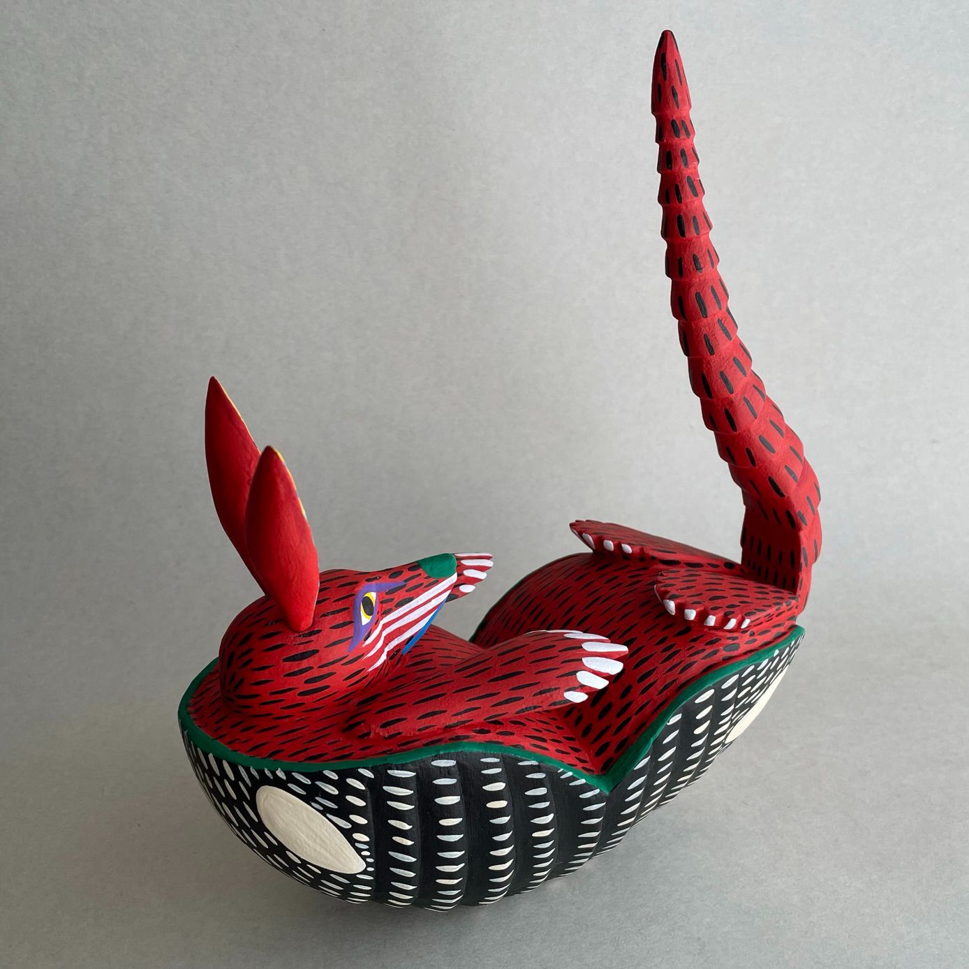 アレブリヘス メキシコ工芸品【赤いアルマジロ】サイズ大