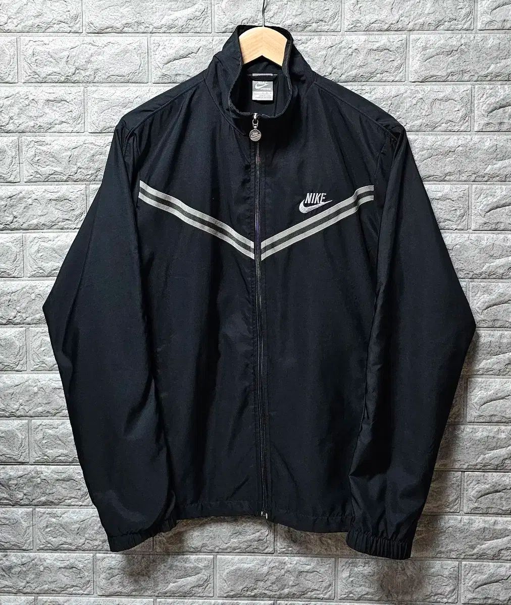 【雷市場（ポンジャン）商品韓国直送】 Nike(ナイキ） ウインドブレーカー L