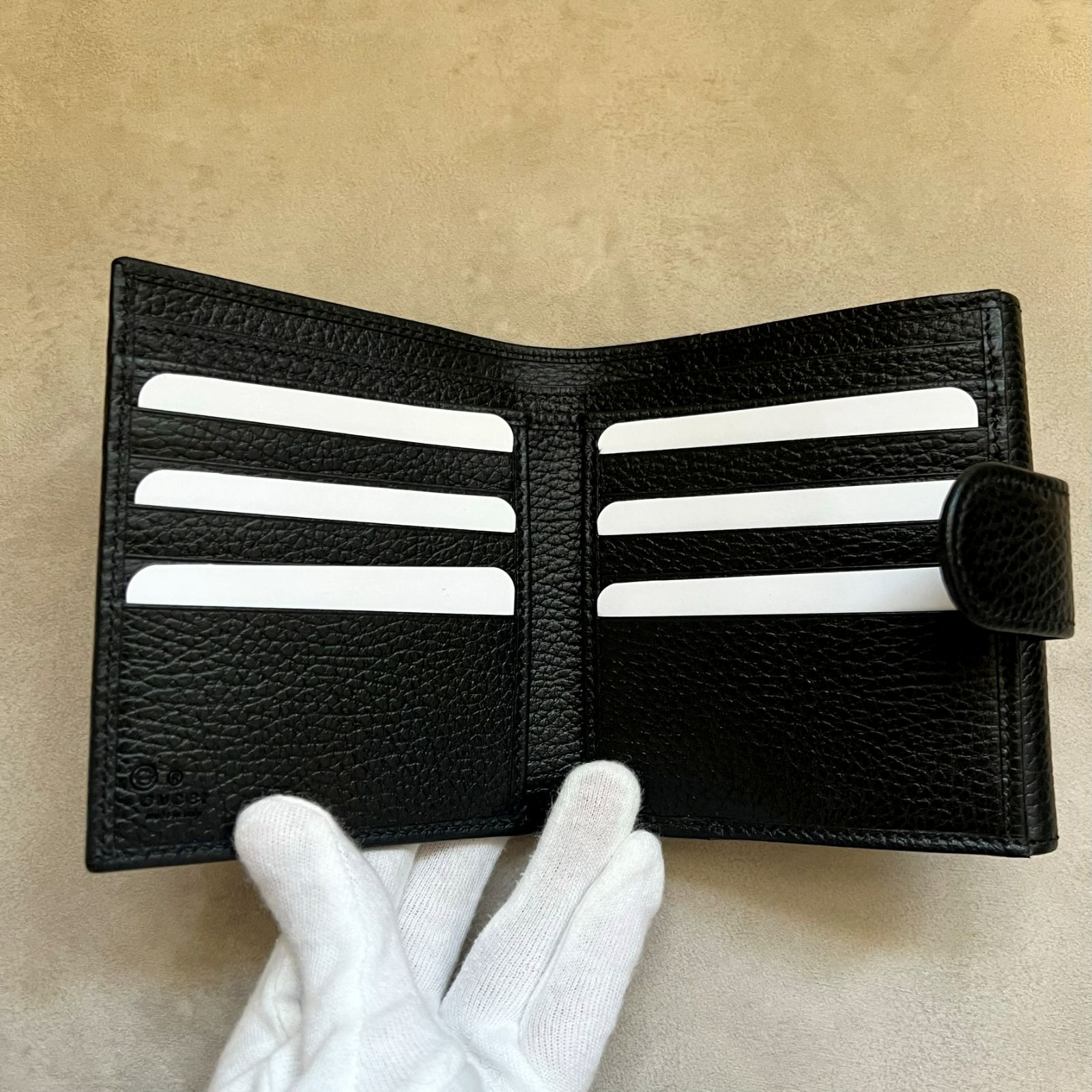 新品未使用タグ付き】GUCCI インターロッキング二つ折り財布 - メルカリ 