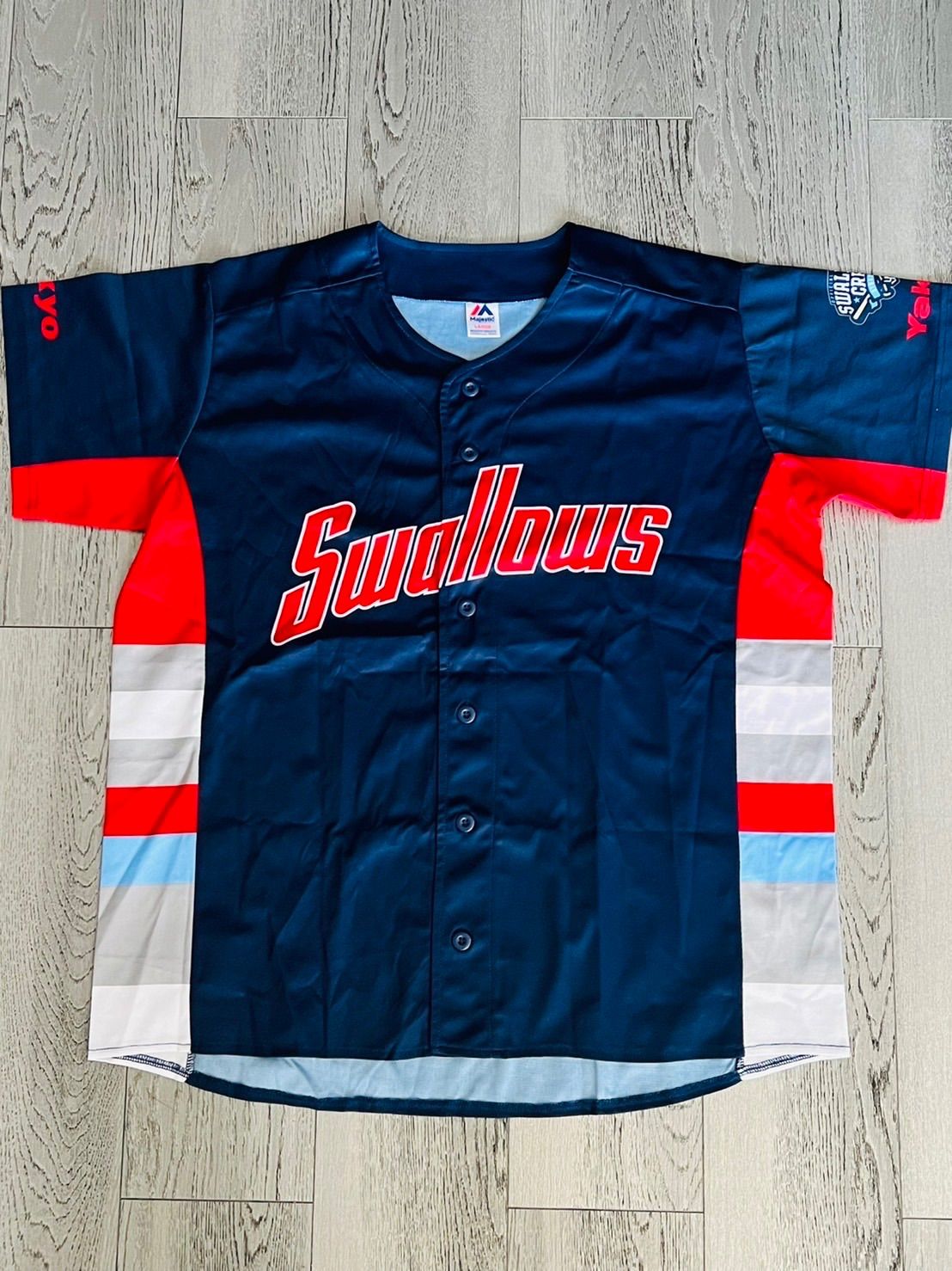 東京ヤクルトスワローズ ネイビー M majestic製】東京ヤクルトスワローズ ネイビー 紺 赤 サイズ:LARGE