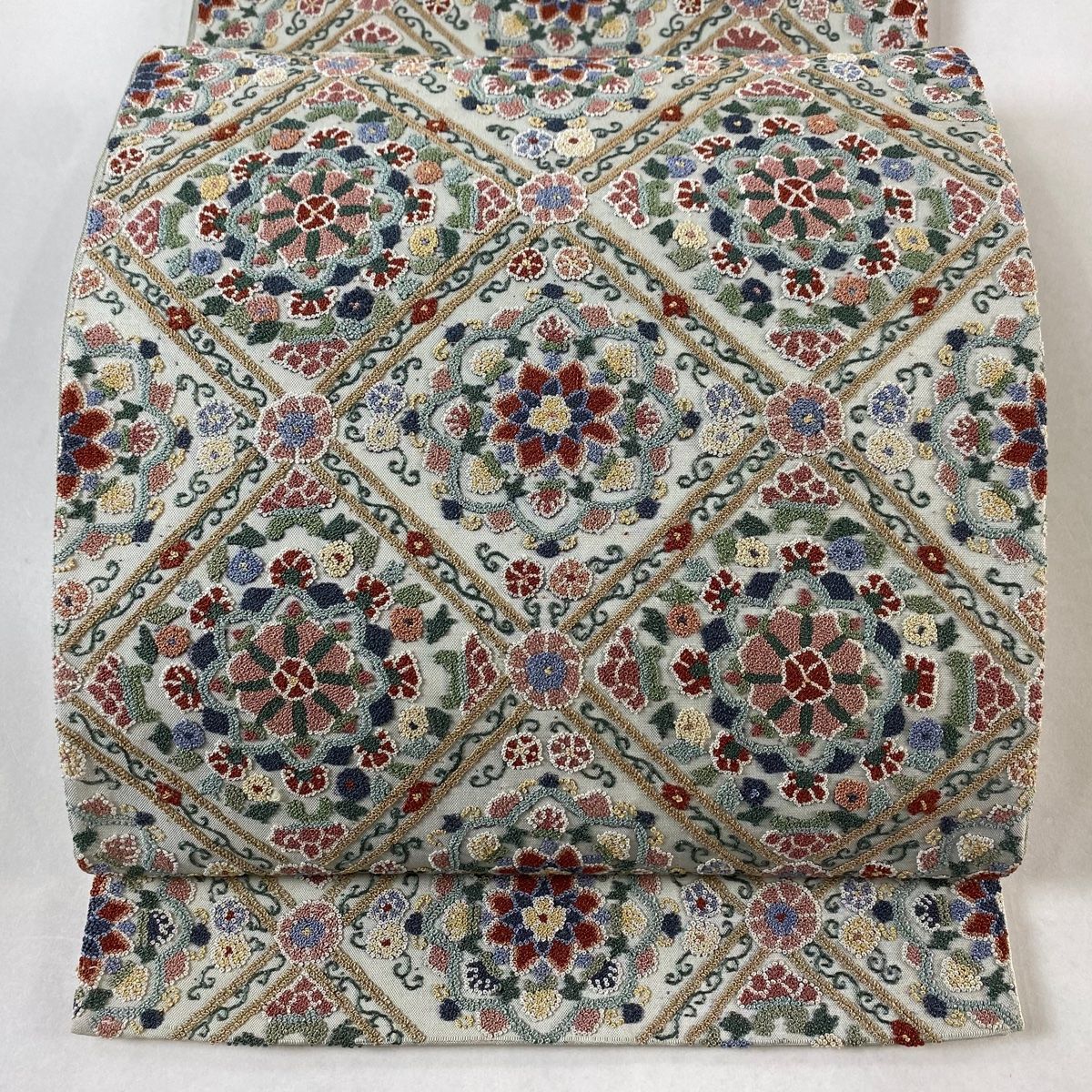 袋帯 中古 正絹 六通 相良刺繍 100万粒 格天井文 華文 A1026-5