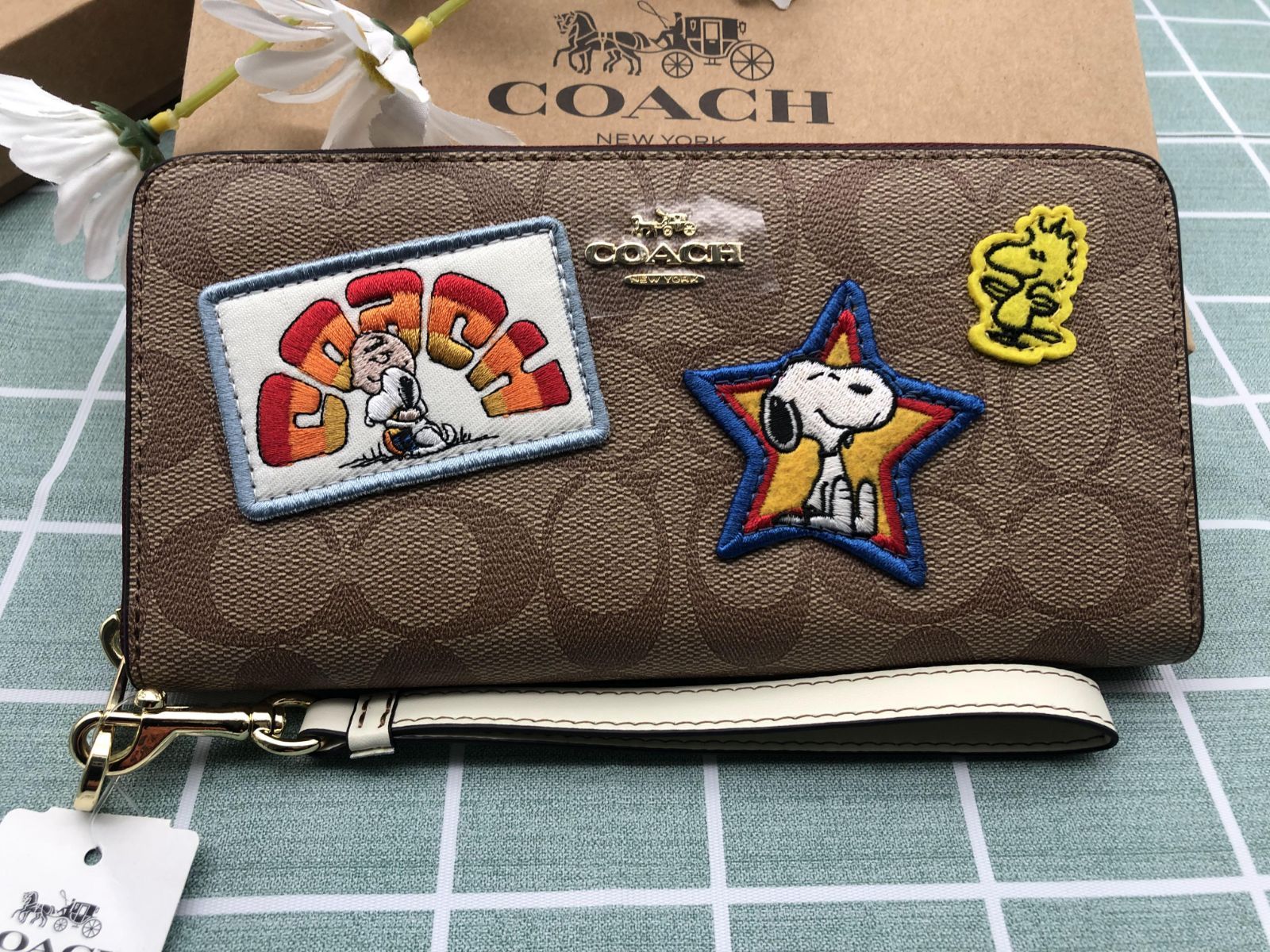 COACH コーチ財布 長財布 プレゼント 贈り物 SNOOPY スヌーピー