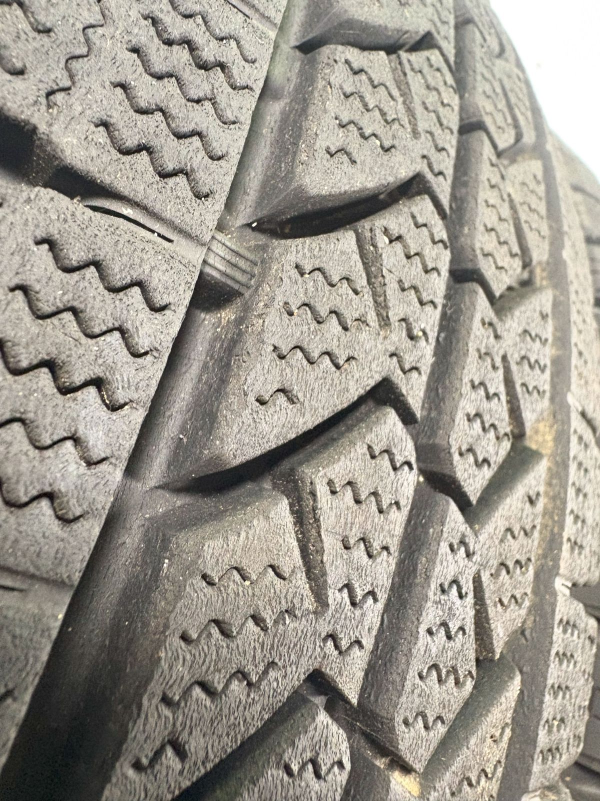 195 80R15 LT ブリヂストン VL1 2本 冬タイヤ スタッドレス TA557 TRITUETUBI_COM