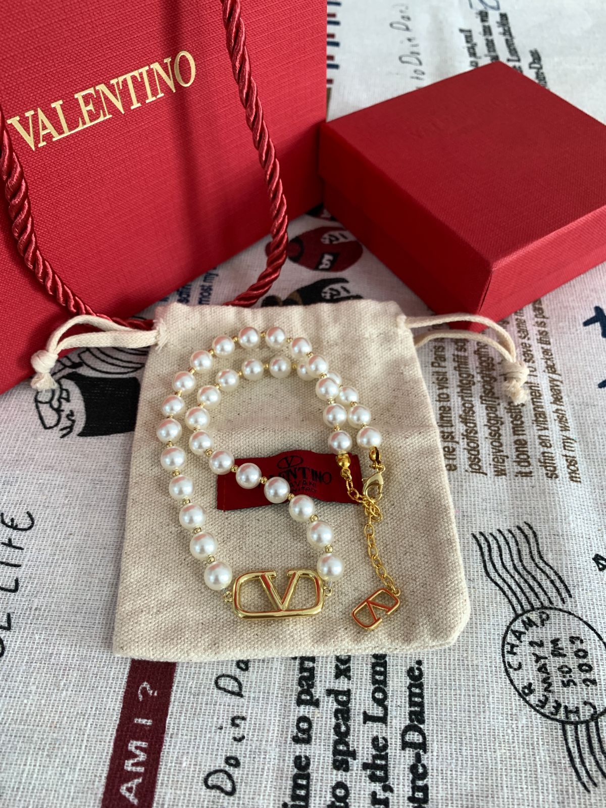 極美品☆ VALENTINO Vロゴ パールビーズ ネックレス - メルカリ