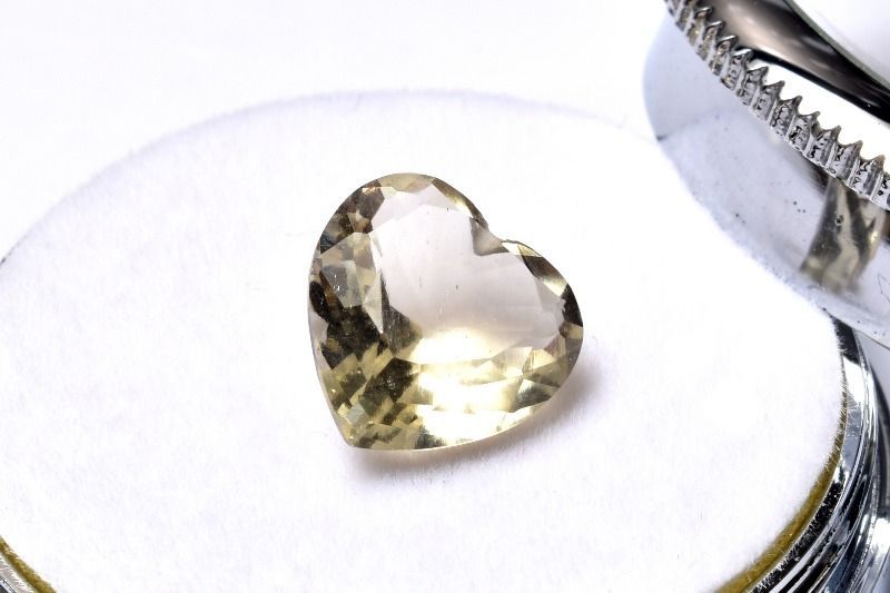 1点物】希少◇宝石質 リビアングラス 11x11mm ハートファセット