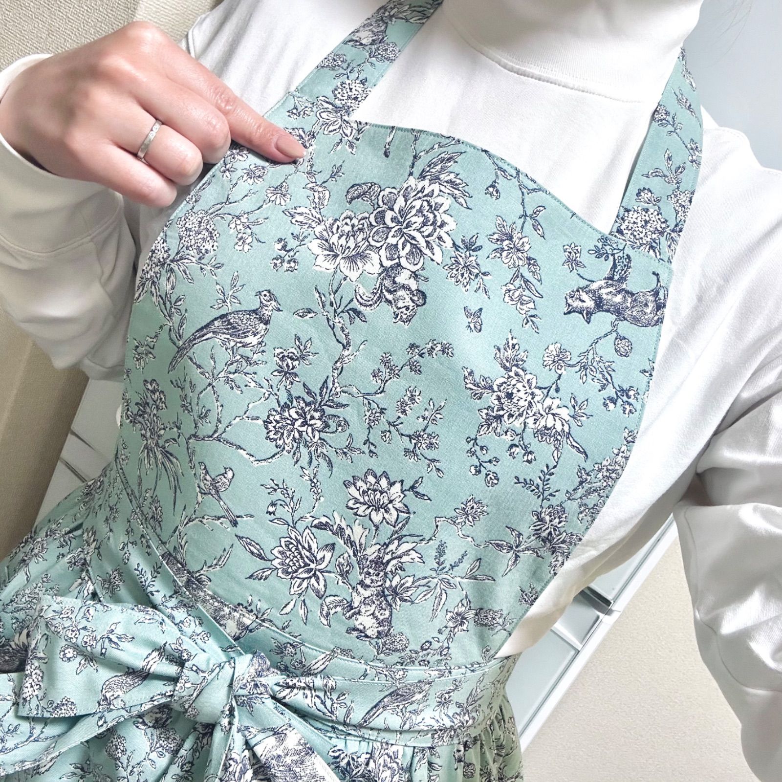 トワルドジュイ使用♡愛され ハンドメイドエプロン 大人用 ライト