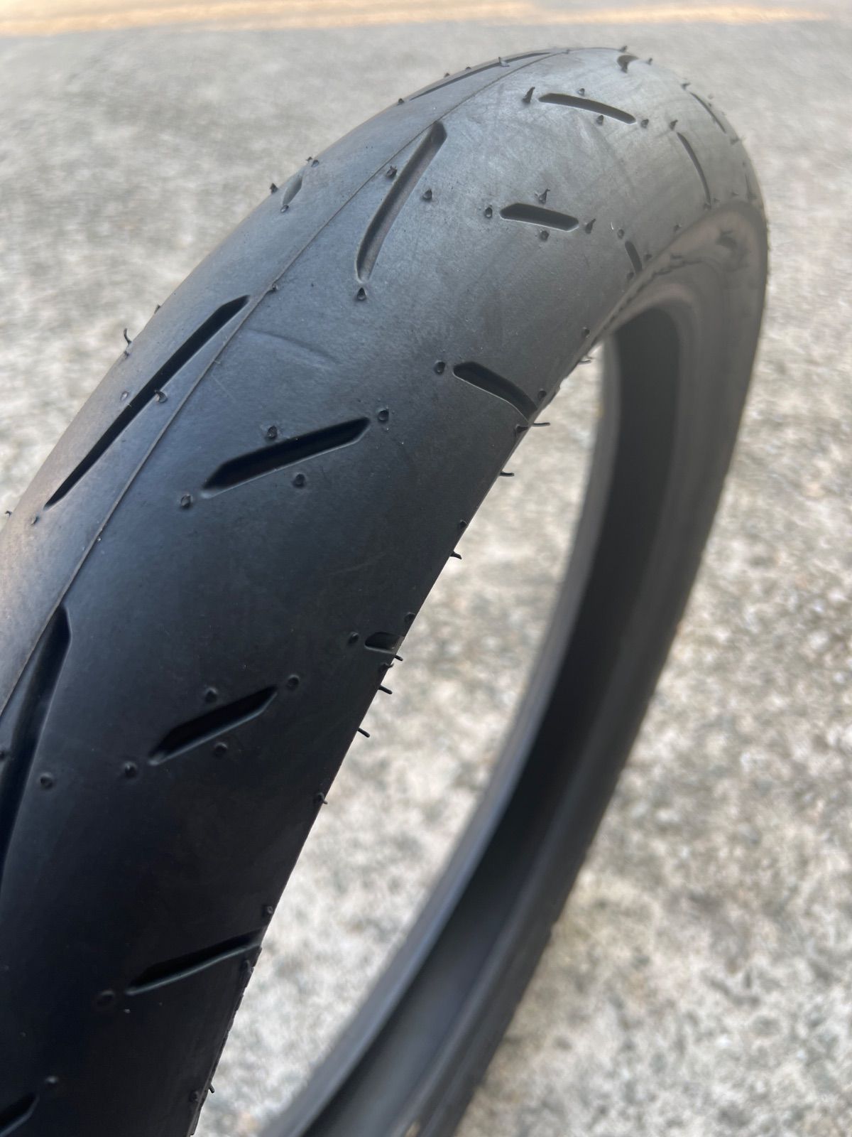 横浜発　ダンロップ　KR410  90/80-17  2本セットで ダンロップ KR410 90/80-17 (バイク用タイヤ) 価格比較 - 価格.com