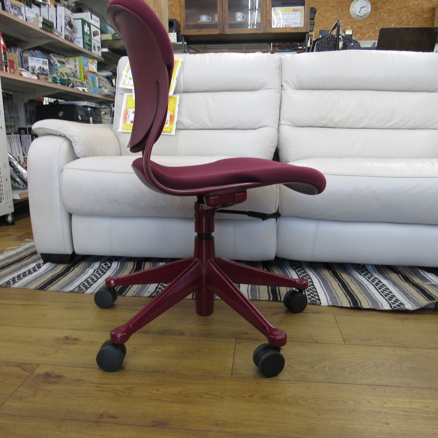 Herman  Miller ハーマンミラー　エクア2 チェア 名作椅子 楽天市場】 □正規品ハーマンミラー エクア2チェア 黒色【中古