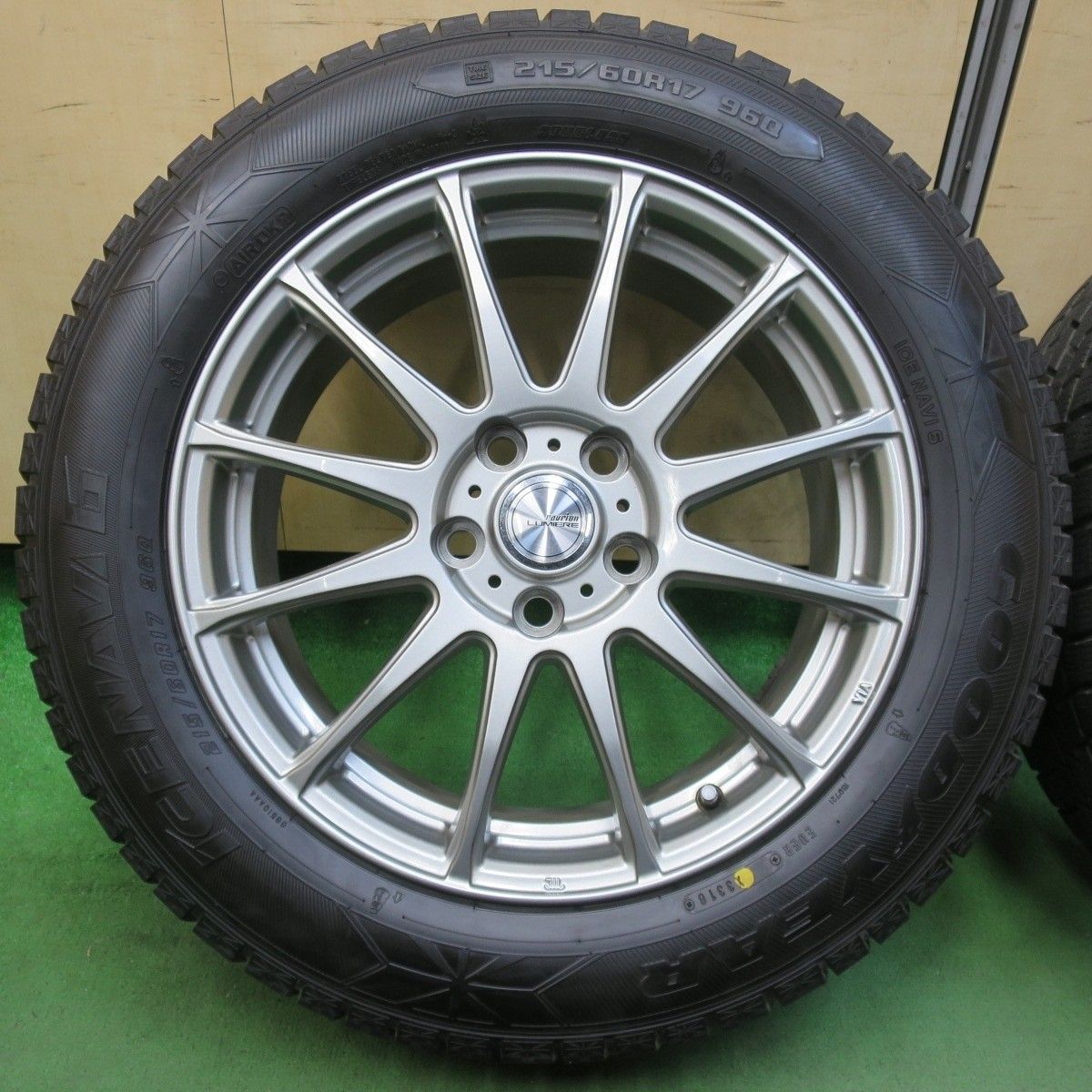 キレイ★スタッドレス 215/60R17 WAREN HOT STUFF ブリヂストン ブリザック REVO GZ ヴァーレン ホットスタッフ 17インチ★ バリ溝！キレイ！9.5分以上☆スタッドレス 215⁄60R17 グッドイヤー