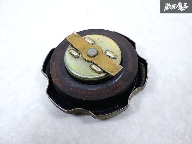 「日産A型エンジン　オイルフィーラーキャップ」 日産 純正 A12 A14 A15 A型エンジン オイルフィラーキャップ B110 B210