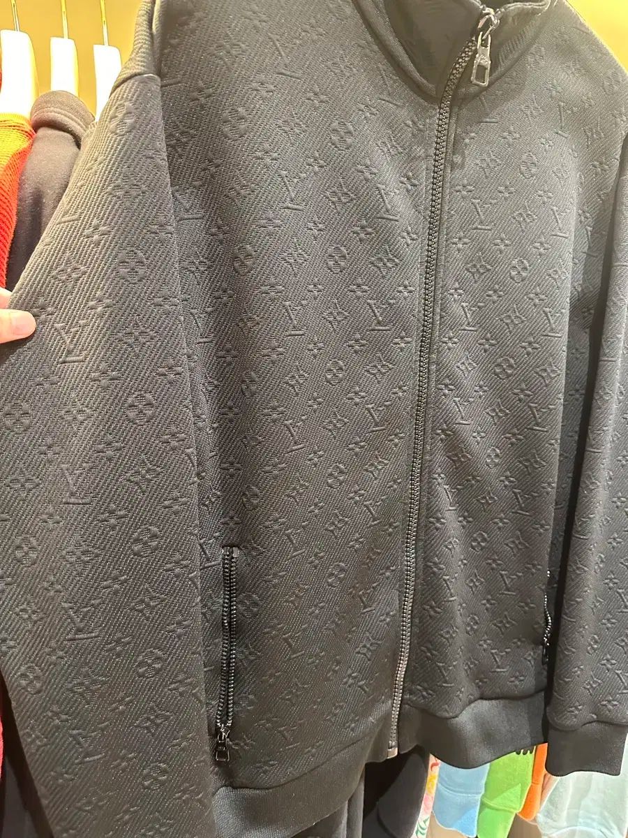 Louis Vuitton(ルイヴィトン) エンボス加工 モノグラム ジップ