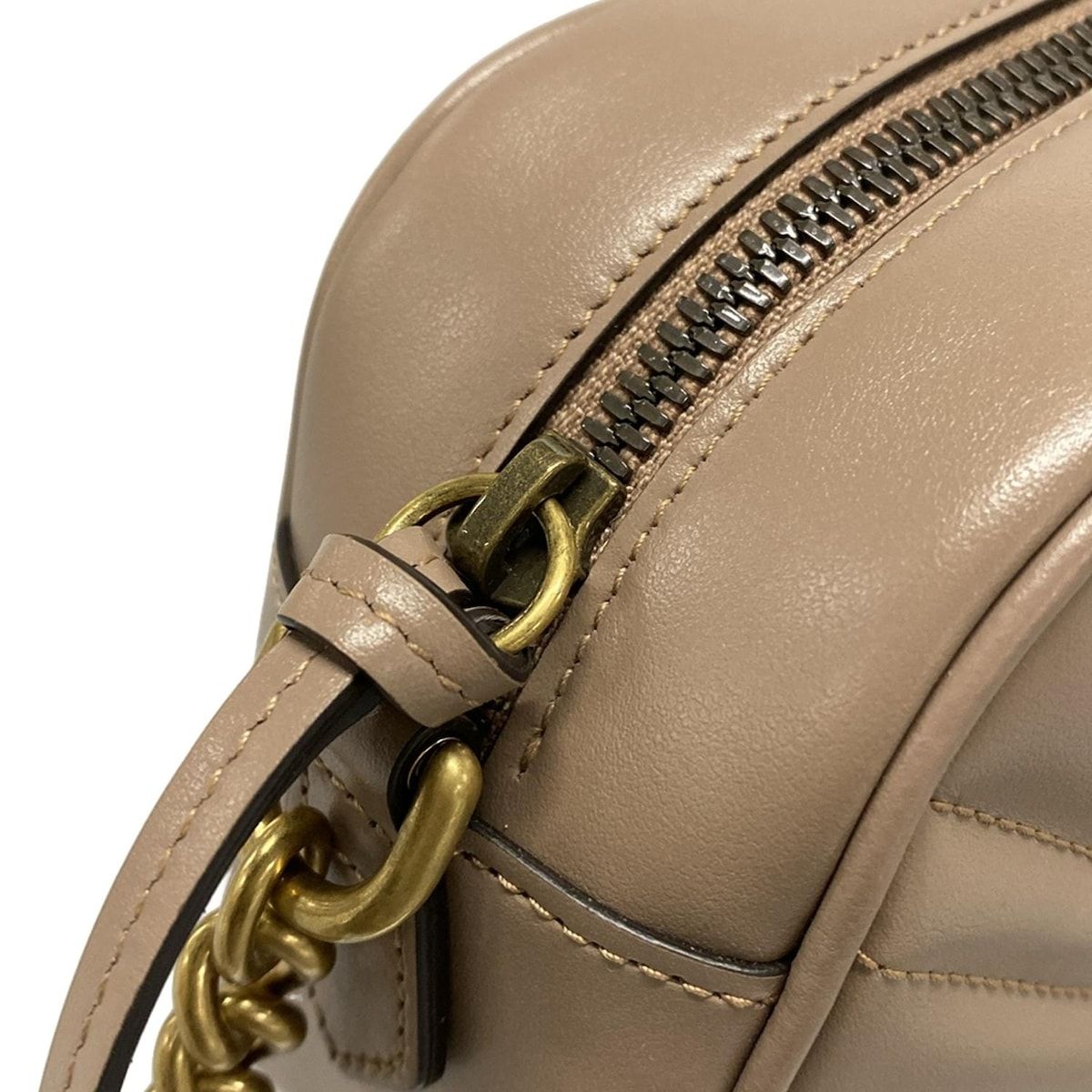 ピンクベージュ×ゴールド レザー