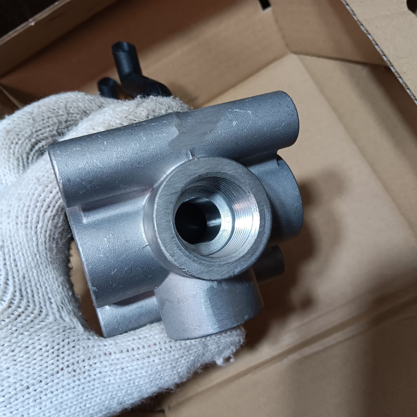 日野 3WAY MAGNETIC VALVE 27610-5081A バルブ 純正部品 未使用 日野 3WAY MAGNETIC VALVE 27610-5081A バルブ 純正部品 未使用