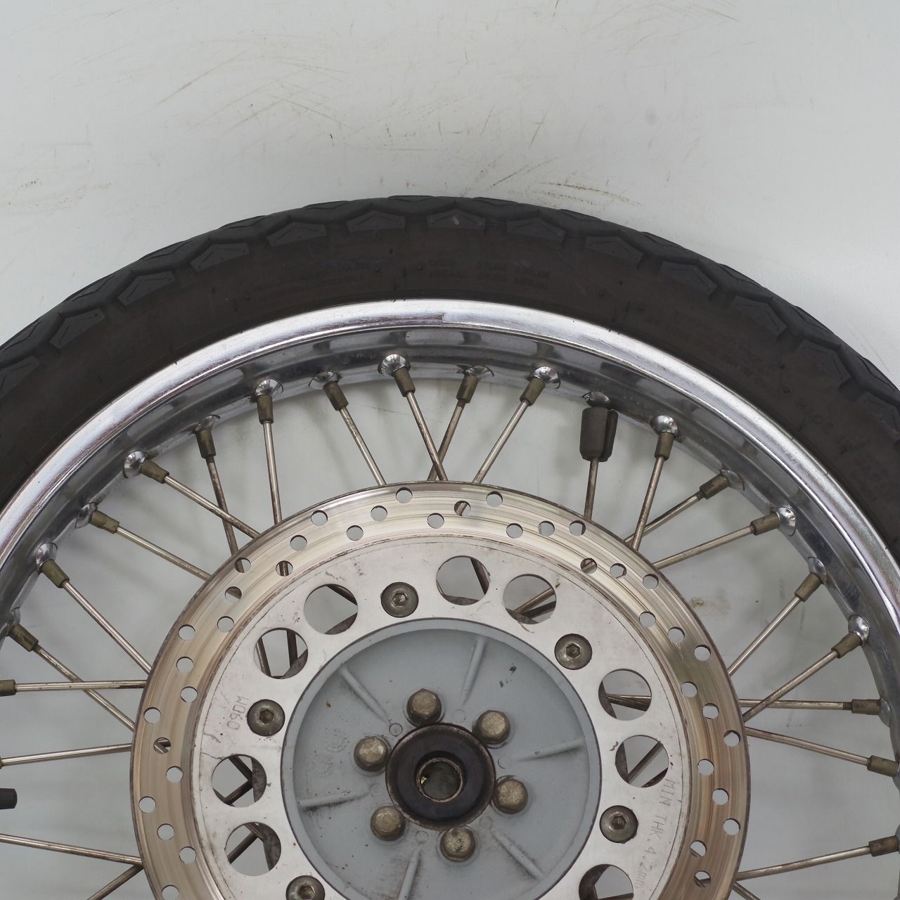 ロイヤルエンフィールド アーミー FホイールASSY 1.85×18 ダンロップ ロードマスターTT100 GP90 90-18 タイヤ製造16年40週