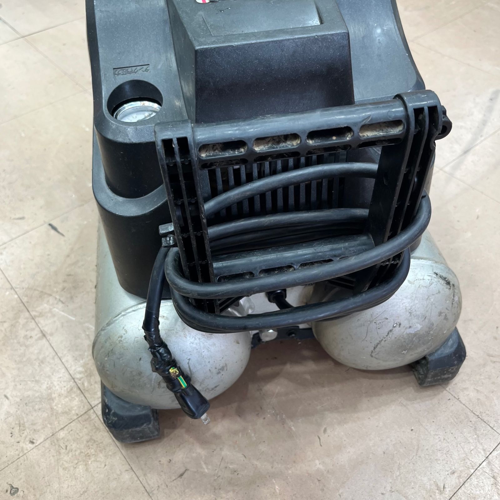 ☆マキタ(makita) 高圧専用エアコンプレッサー AC460XGH ネジ山 カバー 